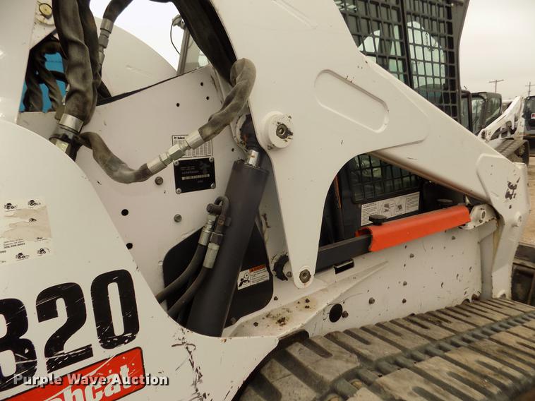 image for item DD2820 2009 Bobcat T320 skid steer