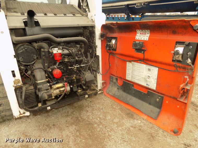 image for item DD2820 2009 Bobcat T320 skid steer