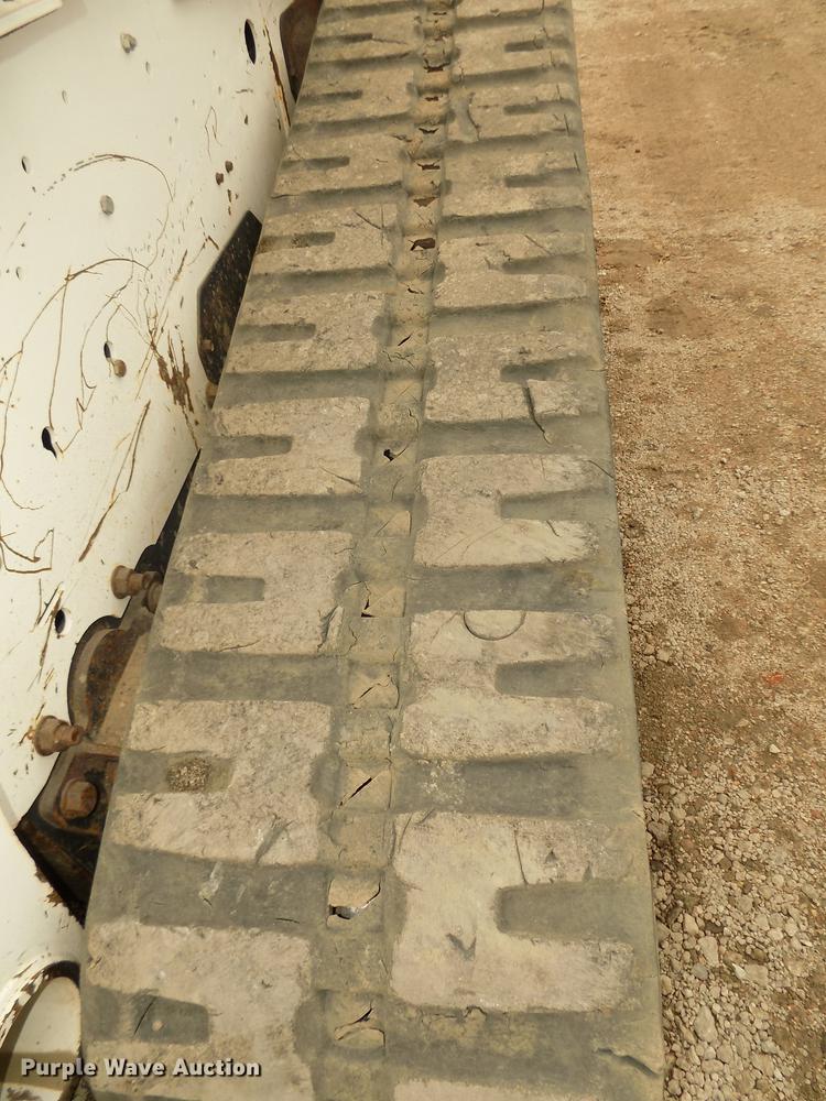 image for item DD2820 2009 Bobcat T320 skid steer