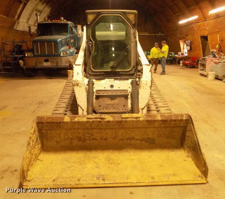 image for item DD2823 2006 Bobcat T300 skid steer