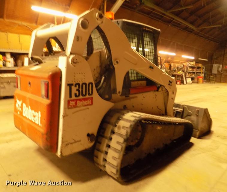image for item DD2823 2006 Bobcat T300 skid steer
