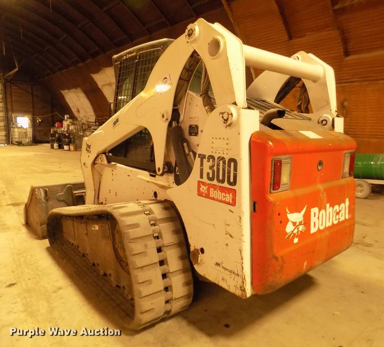 image for item DD2823 2006 Bobcat T300 skid steer