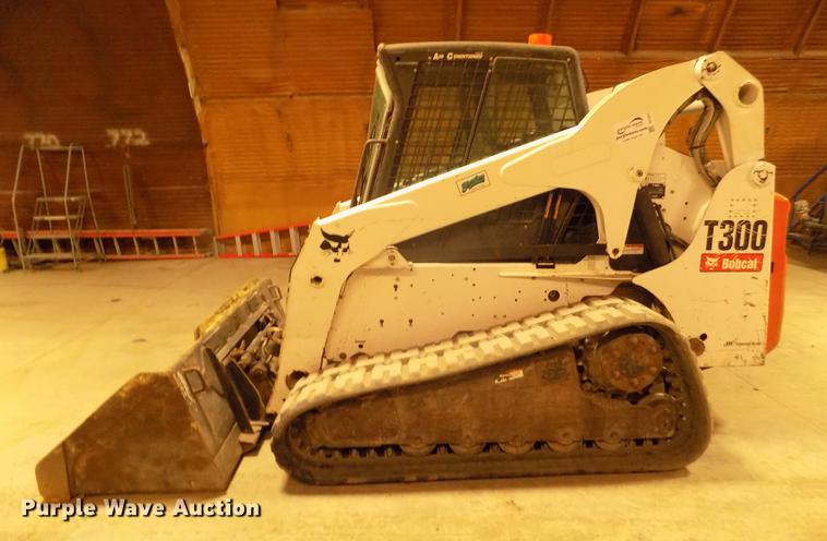 image for item DD2823 2006 Bobcat T300 skid steer