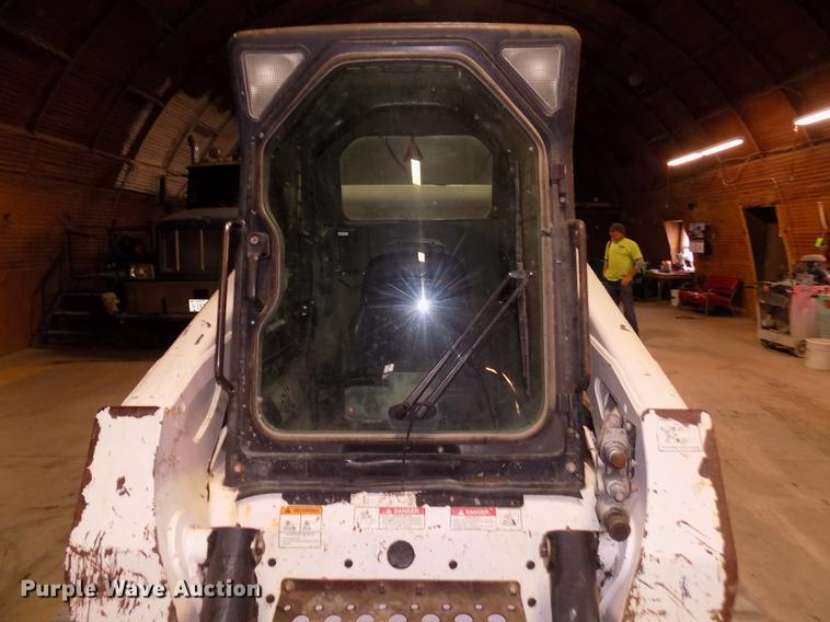 image for item DD2823 2006 Bobcat T300 skid steer