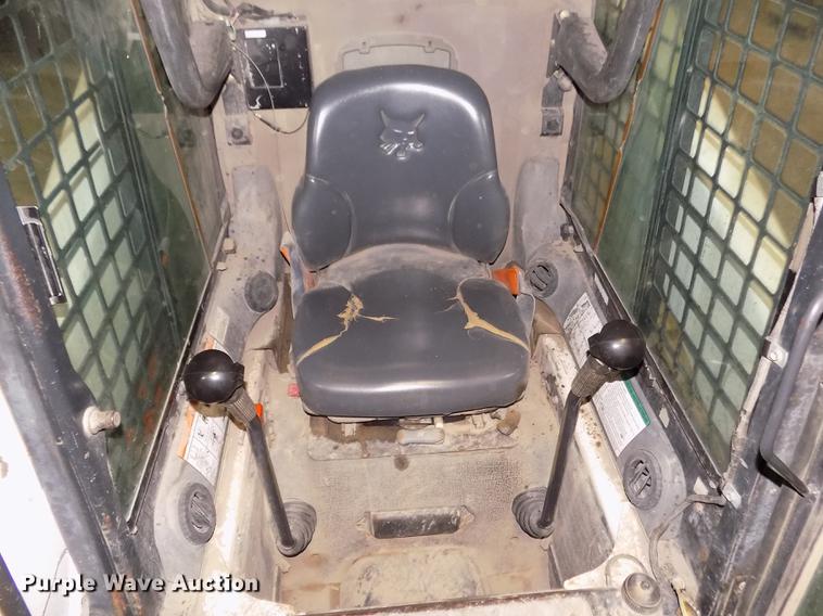 image for item DD2823 2006 Bobcat T300 skid steer