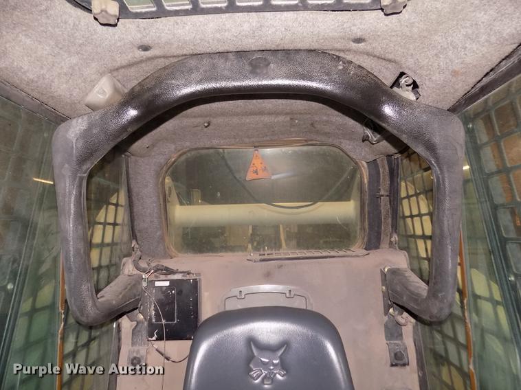 image for item DD2823 2006 Bobcat T300 skid steer