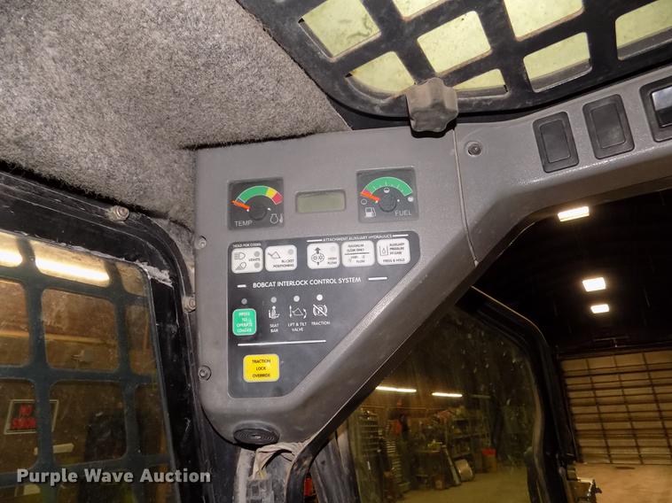 image for item DD2823 2006 Bobcat T300 skid steer