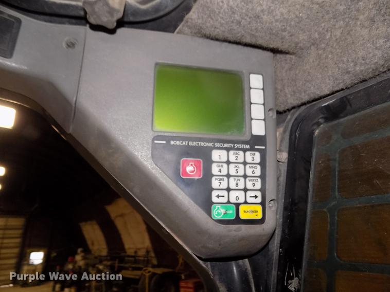 image for item DD2823 2006 Bobcat T300 skid steer