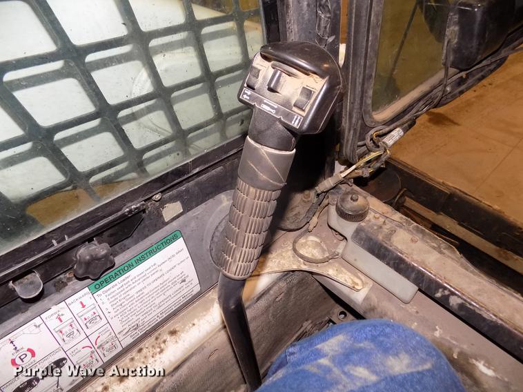 image for item DD2823 2006 Bobcat T300 skid steer