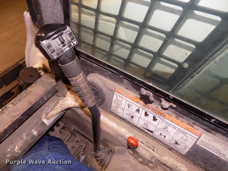 image for item DD2823 2006 Bobcat T300 skid steer