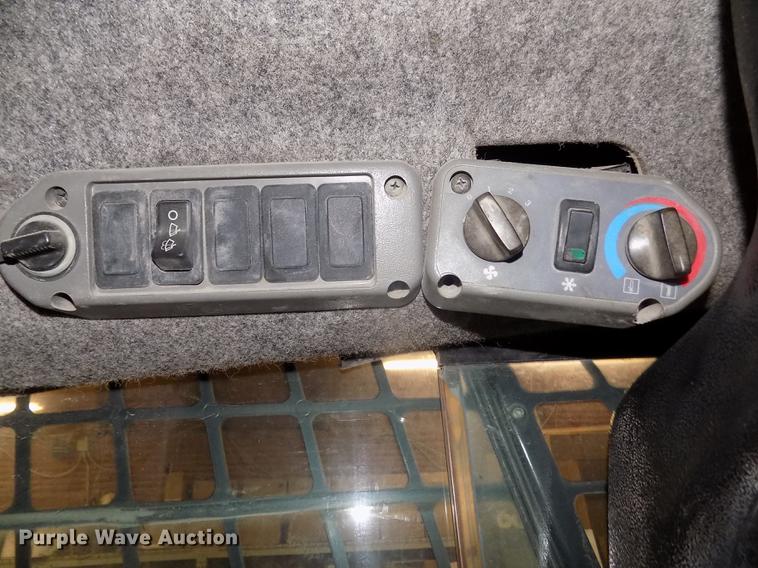 image for item DD2823 2006 Bobcat T300 skid steer