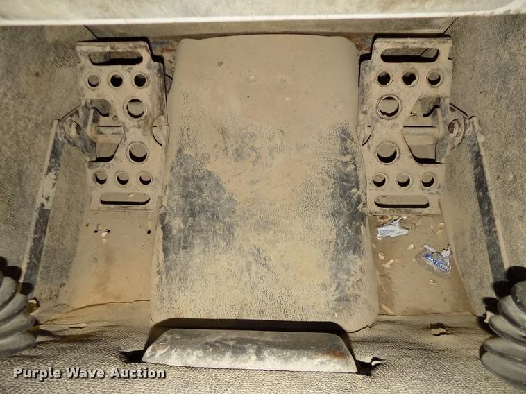 image for item DD2823 2006 Bobcat T300 skid steer