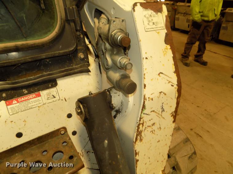 image for item DD2823 2006 Bobcat T300 skid steer
