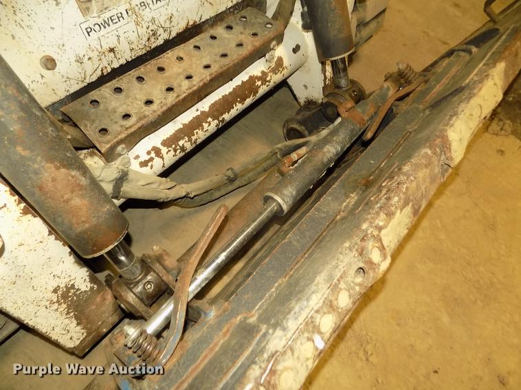 image for item DD2823 2006 Bobcat T300 skid steer