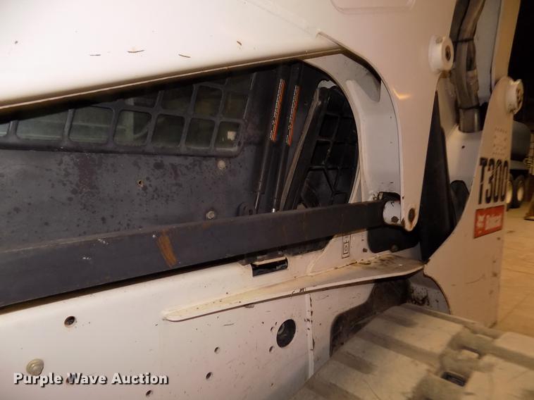 image for item DD2823 2006 Bobcat T300 skid steer