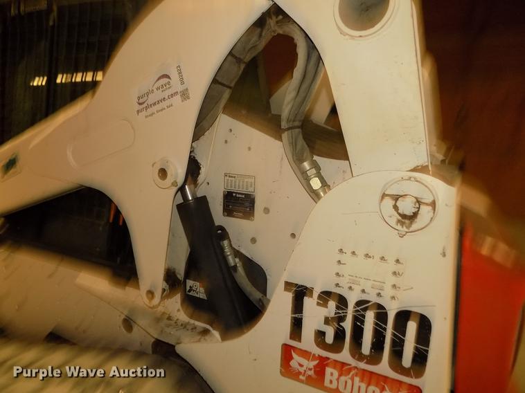 image for item DD2823 2006 Bobcat T300 skid steer