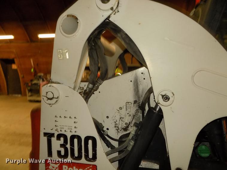 image for item DD2823 2006 Bobcat T300 skid steer