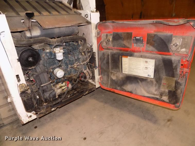 image for item DD2823 2006 Bobcat T300 skid steer