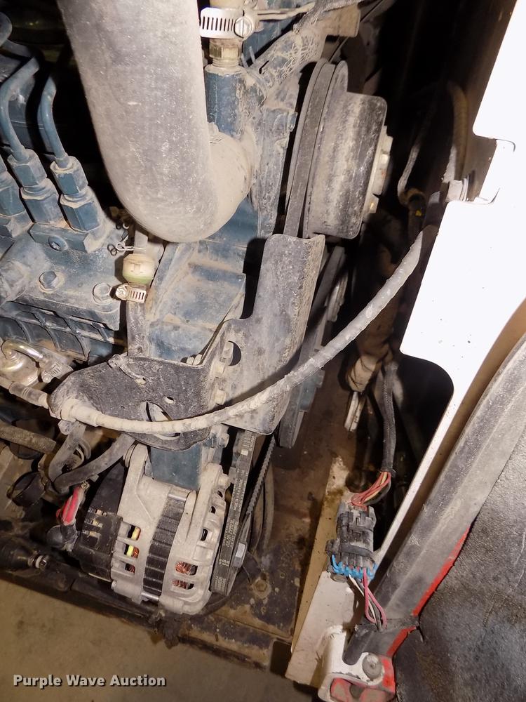 image for item DD2823 2006 Bobcat T300 skid steer