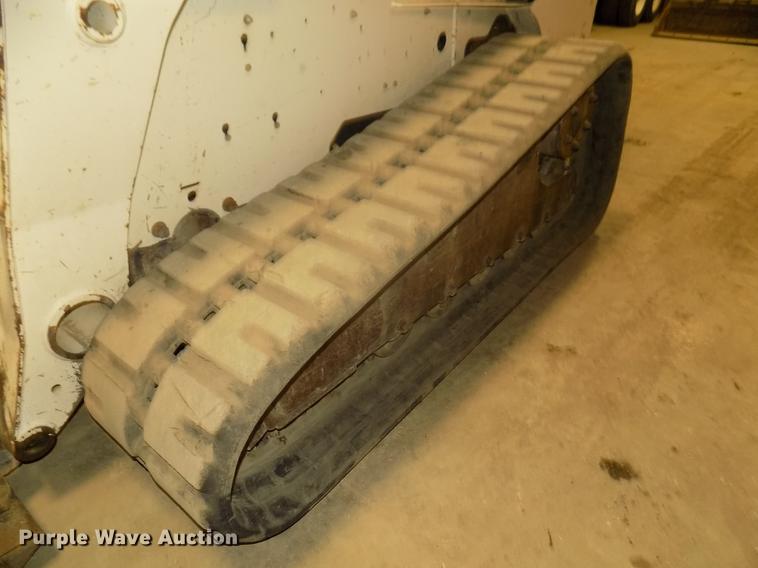 image for item DD2823 2006 Bobcat T300 skid steer