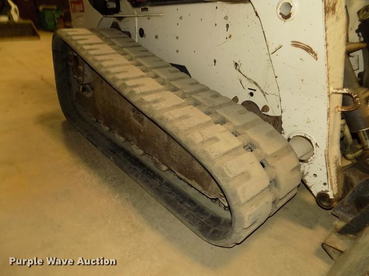 image for item DD2823 2006 Bobcat T300 skid steer