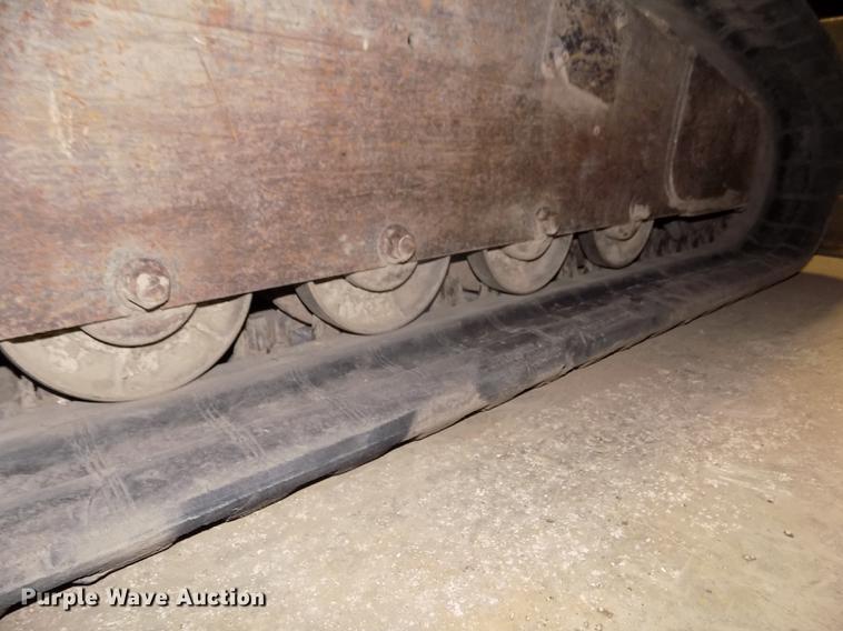 image for item DD2823 2006 Bobcat T300 skid steer