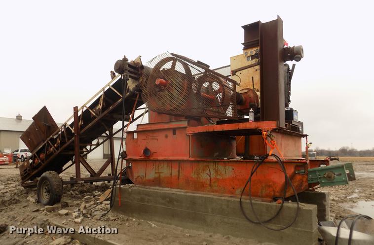 image for item DD2834 Universal 1024RB roller bearing jaw crusher