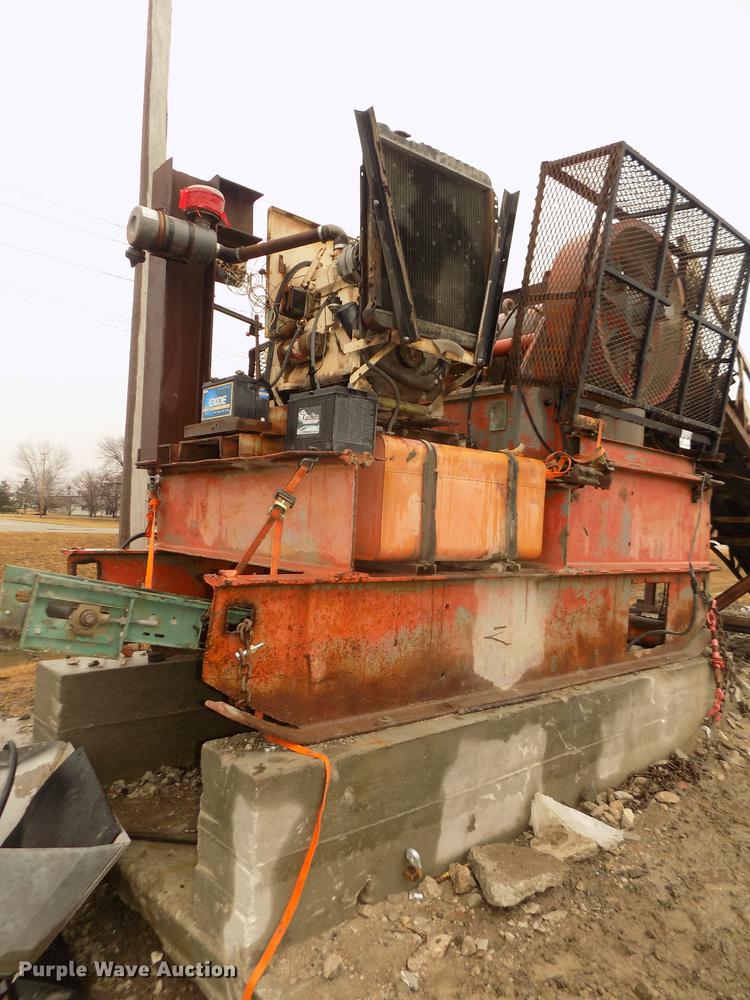 image for item DD2834 Universal 1024RB roller bearing jaw crusher