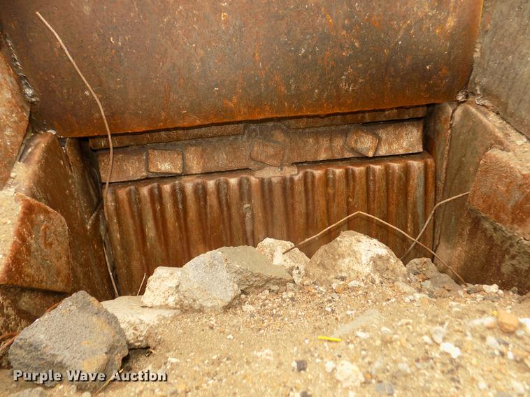 image for item DD2834 Universal 1024RB roller bearing jaw crusher