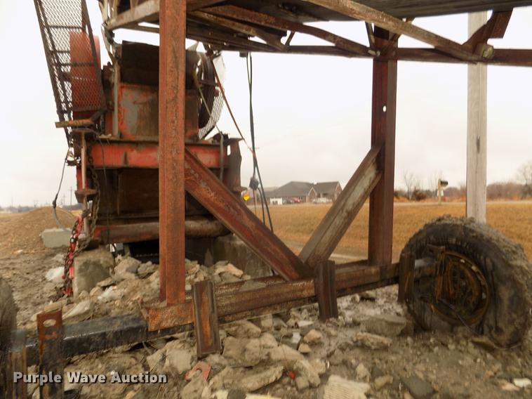 image for item DD2834 Universal 1024RB roller bearing jaw crusher