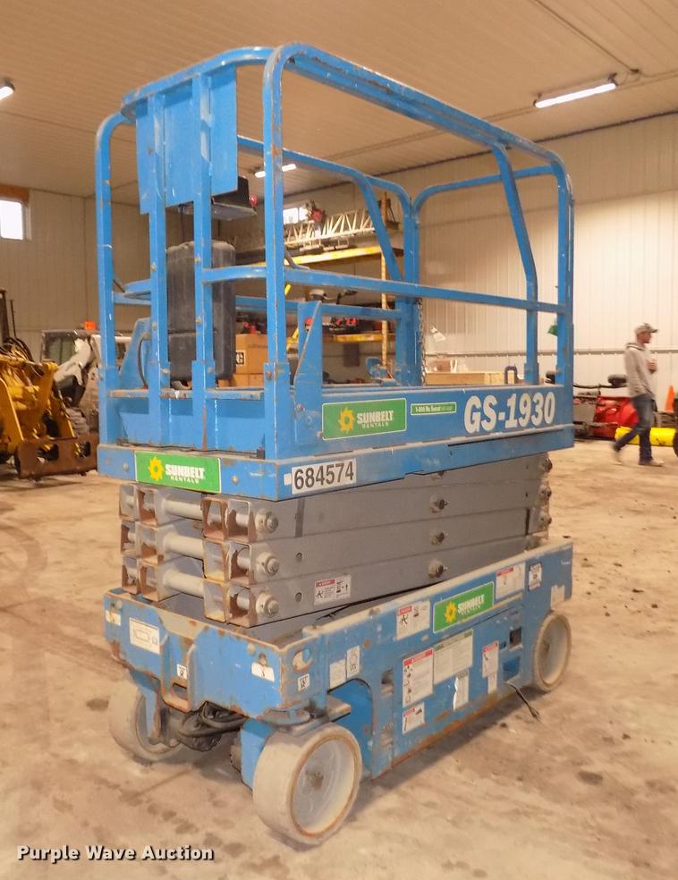 image for item DD2838 Genie 1930 scissor lift