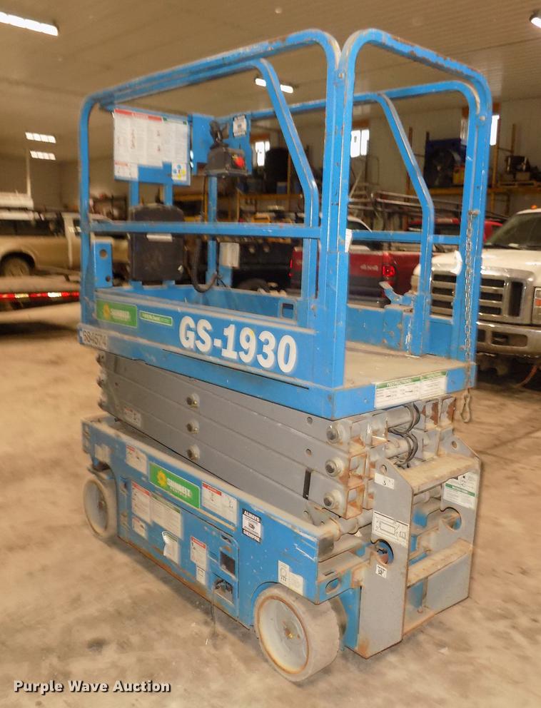 image for item DD2838 Genie 1930 scissor lift