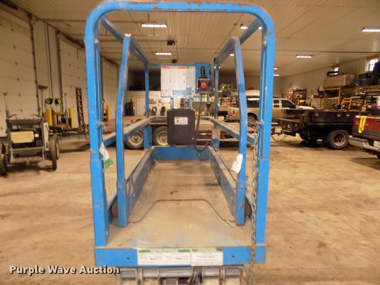 image for item DD2838 Genie 1930 scissor lift
