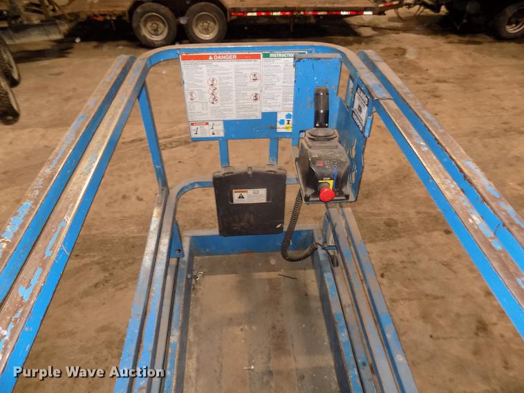 image for item DD2838 Genie 1930 scissor lift