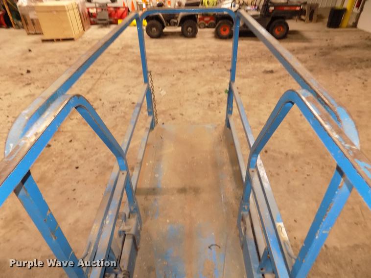 image for item DD2838 Genie 1930 scissor lift