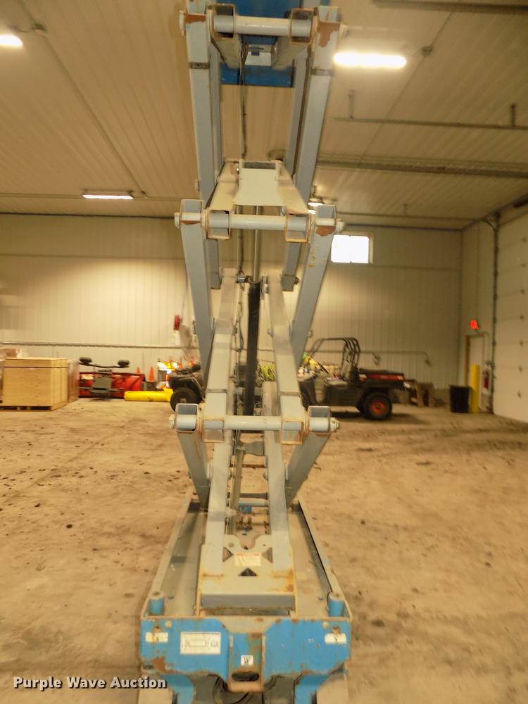 image for item DD2838 Genie 1930 scissor lift