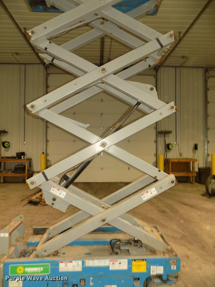 image for item DD2838 Genie 1930 scissor lift