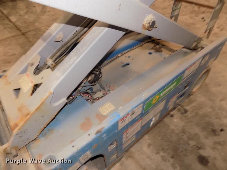 image for item DD2838 Genie 1930 scissor lift