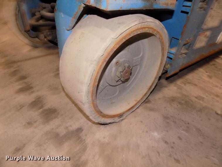 image for item DD2838 Genie 1930 scissor lift