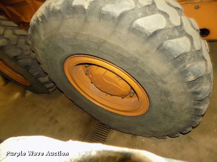 image for item DD2842 2005 Case 885 motor grader