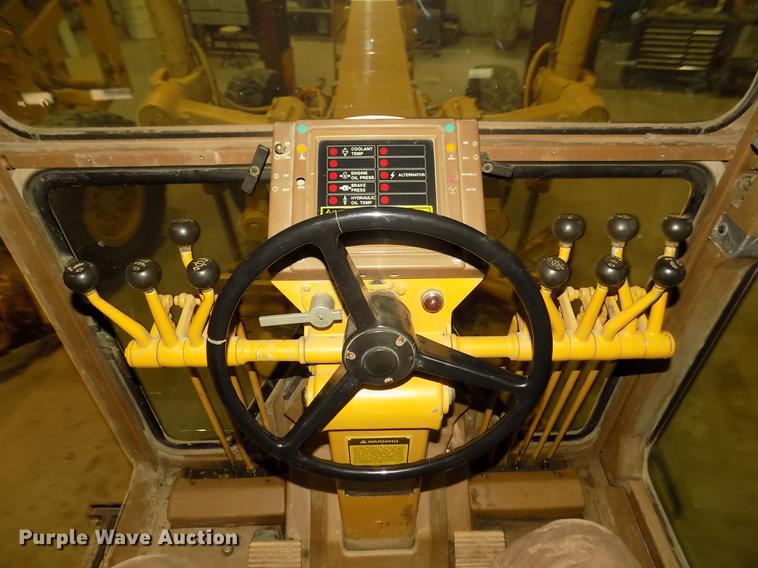 image for item DD2843 1985 Caterpillar 140G motor grader
