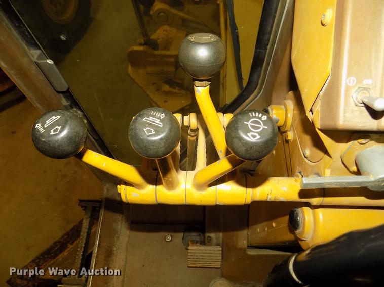 image for item DD2843 1985 Caterpillar 140G motor grader