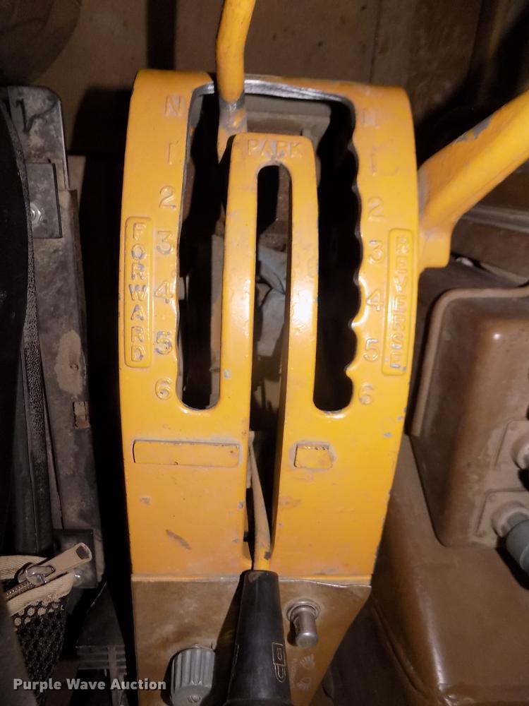 image for item DD2843 1985 Caterpillar 140G motor grader