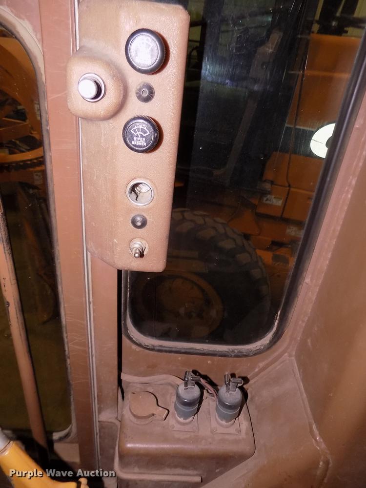 image for item DD2843 1985 Caterpillar 140G motor grader