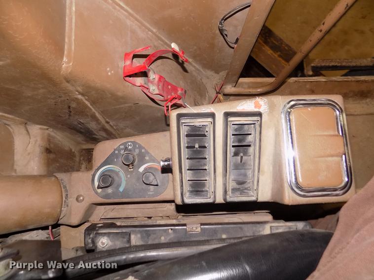 image for item DD2843 1985 Caterpillar 140G motor grader