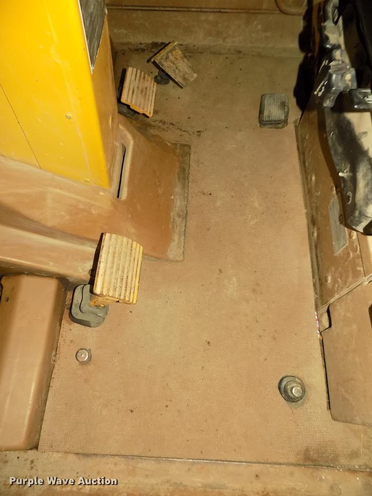 image for item DD2843 1985 Caterpillar 140G motor grader