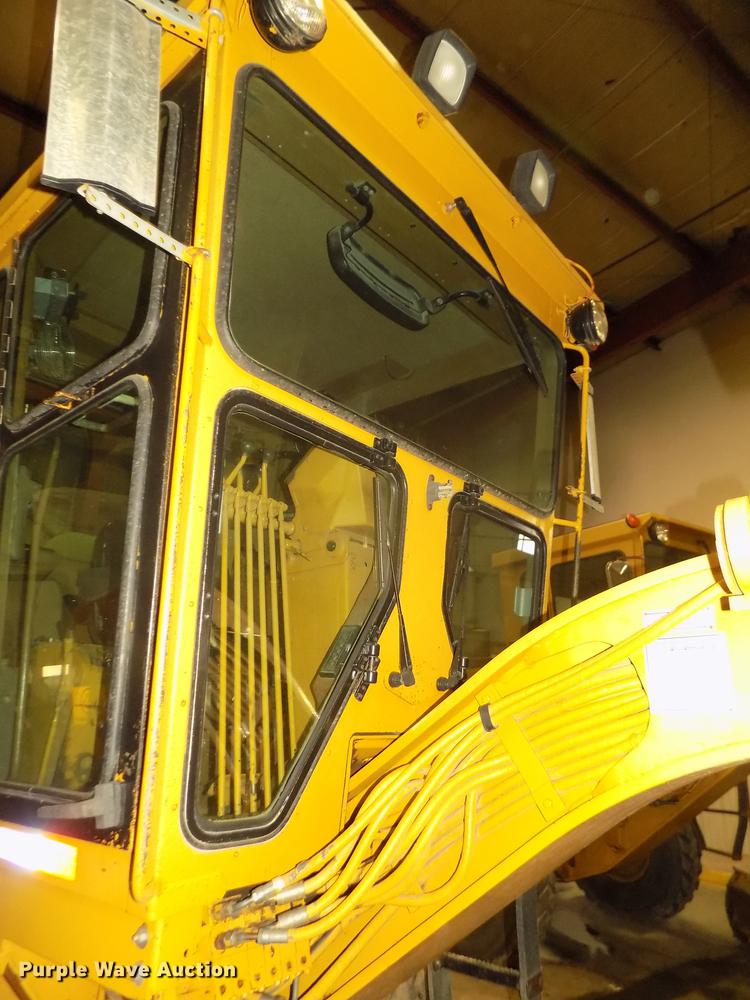 image for item DD2843 1985 Caterpillar 140G motor grader