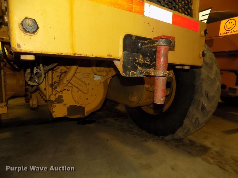 image for item DD2843 1985 Caterpillar 140G motor grader