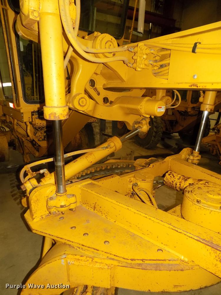 image for item DD2843 1985 Caterpillar 140G motor grader