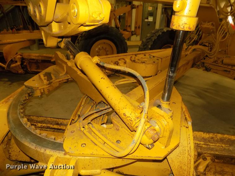 image for item DD2843 1985 Caterpillar 140G motor grader